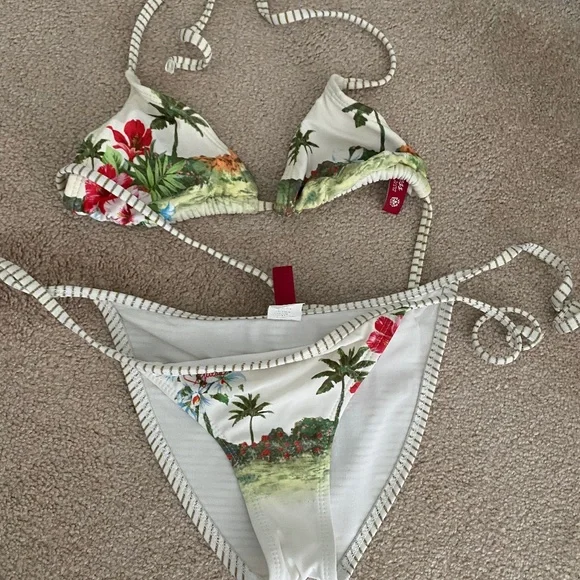 Guess bikini set small - Picture 1 of 2